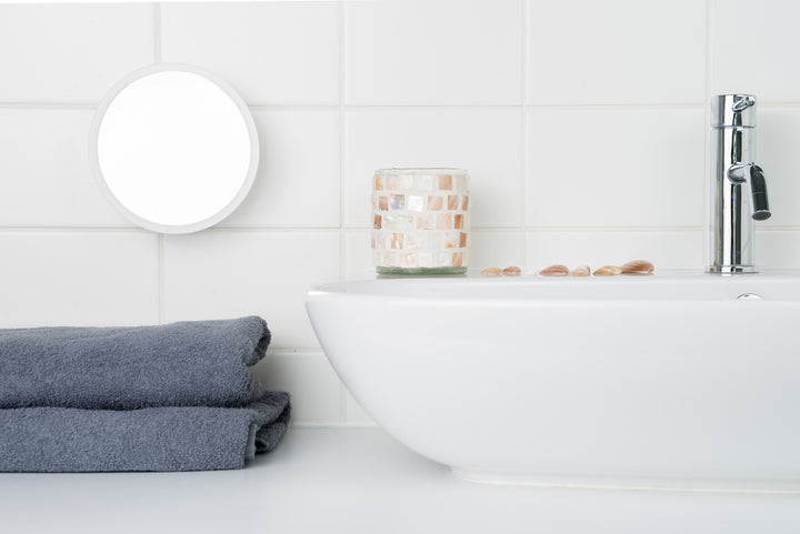 Detachable Make-up Mirror X5 AirMirror™PLUS
White. Hidden suction cup fitting. Magnetic fastener (Ø 16.5 cm)