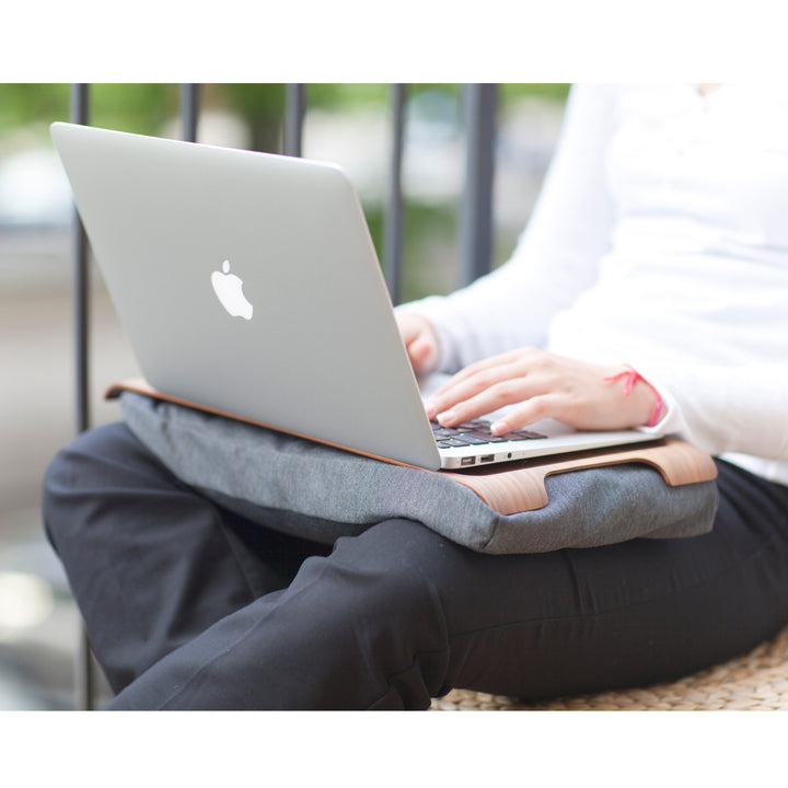 Mini Laptray Anti-Slip
Walnut wood 
Salt & Pepper Gray cushion. Non-slip surface