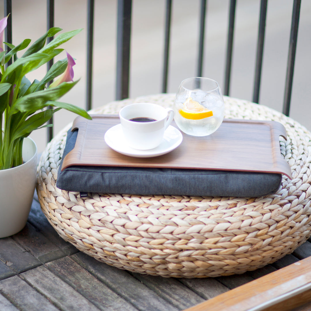 Mini Laptray Anti-Slip
Walnut wood 
Salt & Pepper Gray cushion. Non-slip surface