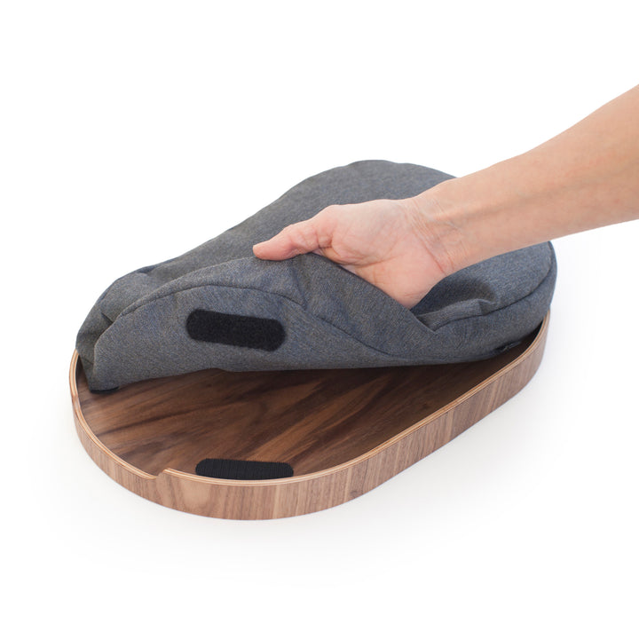 Laptray Anti-Slip CurveLine. Medium
Walnut Wood
Salt & Pepper Gray cushion. Non-Slip Surface