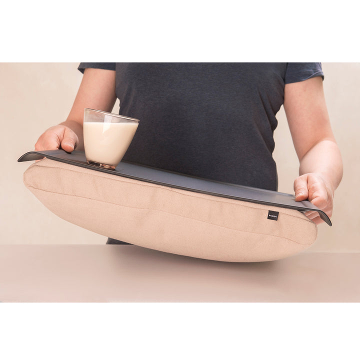 Laptray Anti-Slip. Large 
Matte Black tray. Natural cushion 
Non-slip surface