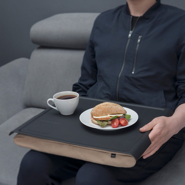 Laptray Anti-Slip. Large 
Matte Black tray. Natural cushion 
Non-slip surface