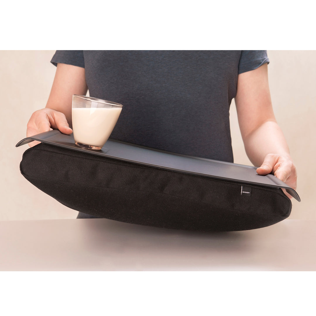 Laptray Anti-Slip. Large 
Matte Black tray. Black cushion 
Non-slip surface