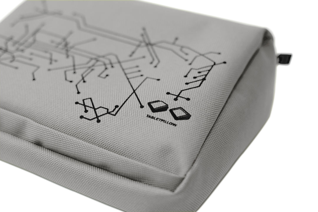 Tabletpillow Hitech for iPad / Tablet PC
Silver / Black. 
Polyester. Silicone