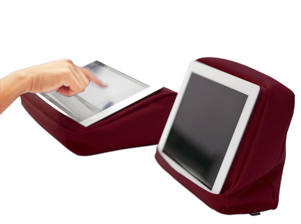 Tabletpillow Hitech 2, for iPad / tablet PC. 
Two inner pockets. Wine Red / Black. Polyester, silicone