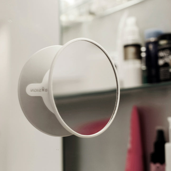 Detachable Make-up Mirror. AirMirror™
Gray. No magnification. Hidden suction cup fitting. Magnetic fastener (Ø 11,2 cm)