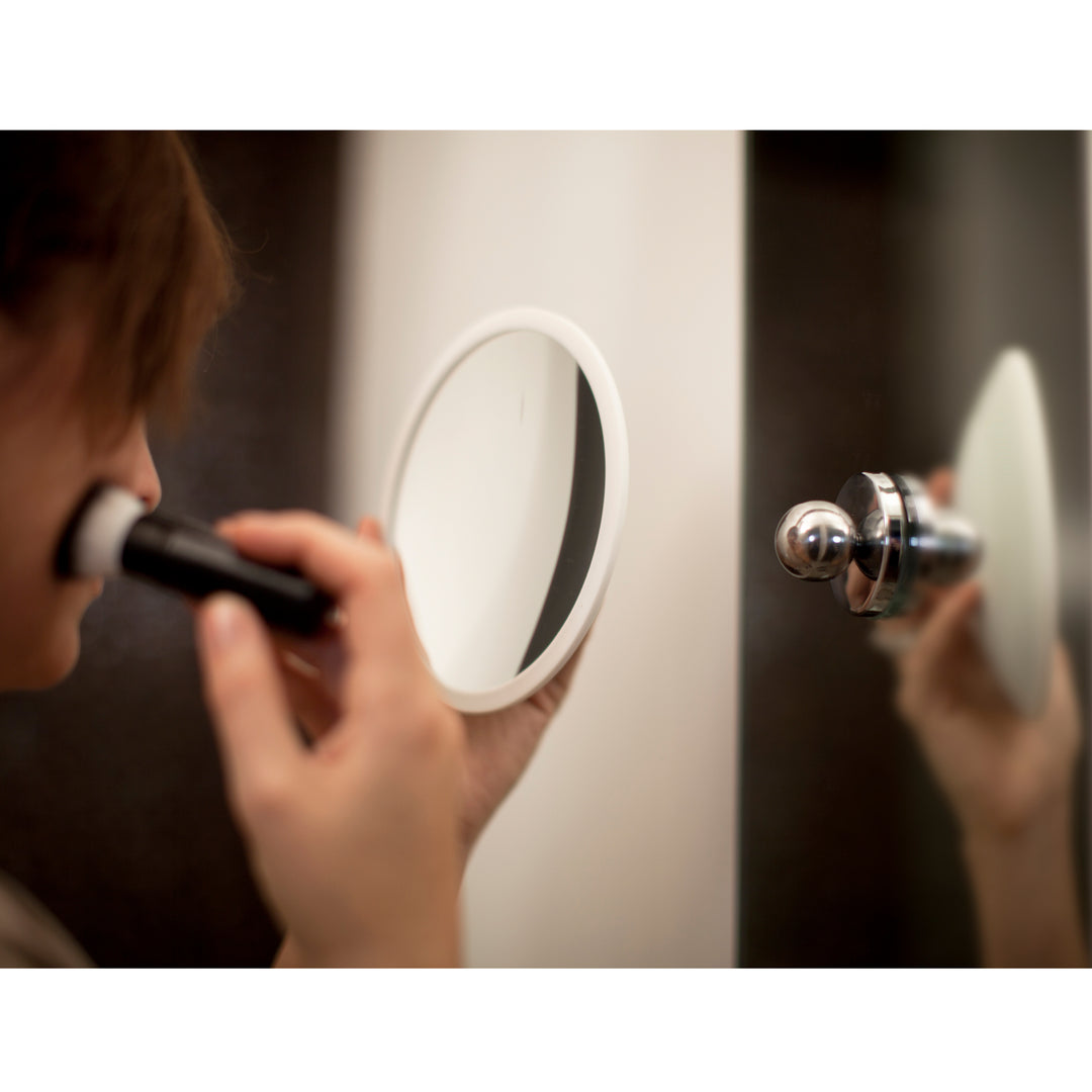 Detachable Make-up Mirror X10 AirMirror™PLUS 
White. Hidden suction cup fitting. Magnetic fastener (Ø 16.5 cm)