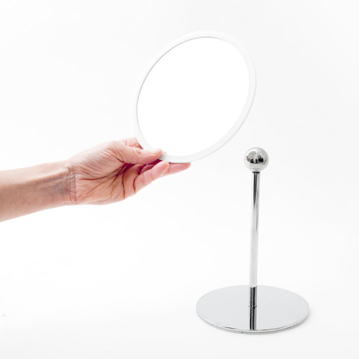 Detachable Make-up Mirror X5 AirMirror™ 
Table Stand. Chromed steel base. White Mirror
Magnetic fastener (Ø 16.5 cm)