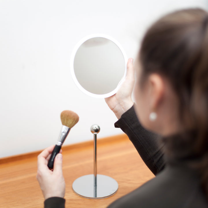 Detachable Make-up Mirror X10 AirMirror™ 
Table Stand. Chromed steel base. White mirror
Magnetic fastener (Ø 16.5 cm)