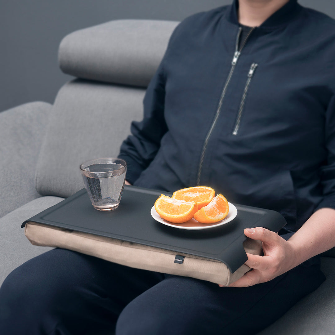 Mini Laptray Anti-Slip
Matte Black tray. Natural cushion
Non-slip surface