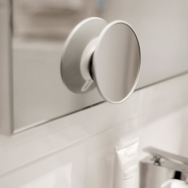 Detachable Magnifying Mirror X20. AirMirror™ 
White. Hidden Suction Cup Fitting
Magnetic Fastener (Ø 11,2 cm)